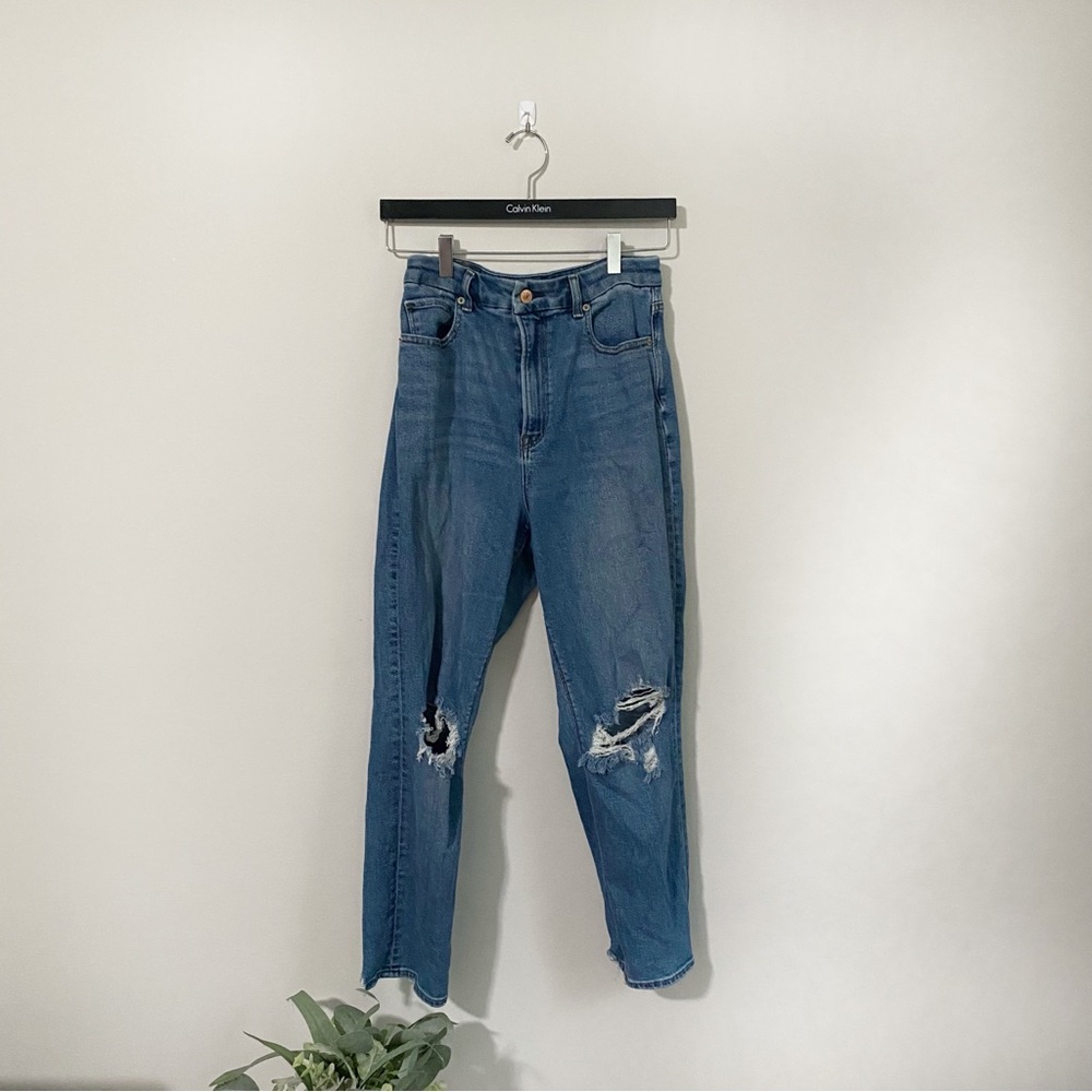 [American Eagle] Women's Size:6 Short Denim Distressed Curvy Mom Jeans